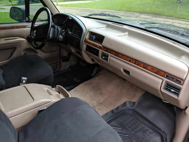 Illustration for article titled At $3,200, Could This 1996 Ford Bronco Eddie Bauer Edition Get You to Give a Buck?